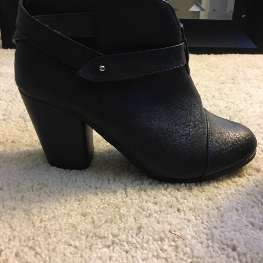 Shoes - Picture 6 of 6